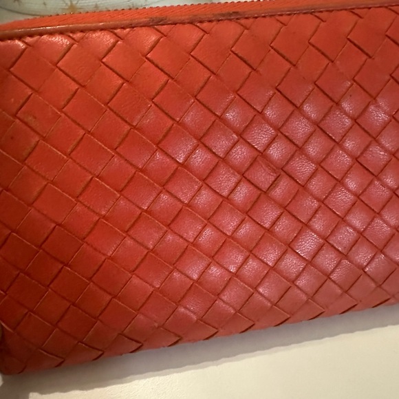 Bottega Veneta Large Braided Wallet With Zip - Picture 15 of 16